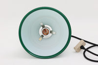 北欧より買い付けた、Holmgaard社製ビンテージランプです。照明部分はデンマークを代表する照明メーカーFog & morup社によって作成されています。Holmgaard社のペンダントライトの中でも人気の「P&T PENDEL」シリーズで内と外側の2層の色味が特徴的です。消灯&点灯時にそれぞれ違った表情を見せてくれる素敵なデザインです。