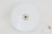 北欧より買い付けた、Holmgaard社製(現Royal Copenhagen)ビンテージランプです。現在は照明製品が作成されておらず希少価値の高いものとなっております。厚みのあるオパールガラスが使用されている「Apoteker」シリーズです。天井から吊るすだけでお部屋を可愛く演出してくれそうです。