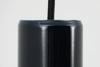 Holmgaard社のペンダントライトの中でも人気の「P&T PENDEL」シリーズで内と外側の2層の色味が特徴的です。こちらはブルー色で現地でも中々見かけないレアカラーとなります。消灯&点灯時にそれぞれ違った表情を見せてくれる素敵なデザインです。