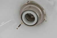 北欧から買い付けた、Holmegaard社製(現Royal Copenhagen)のビンテージランプ「marina」シリーズです。海や水のような穏やかでリラックスした雰囲気を感じさせるデザインが特徴で、その名にふさわしい美しさを持っています。直径22cmの小ぶりなサイズながら、ホルムガード社の伝統と職人技が息づくこのランプは、シンプルでありながらも独自の存在感を放ち、どんな空間にも自然に調和します。