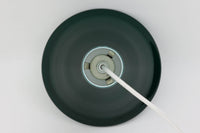 北欧より買い付けた、Holmgaard社製ビンテージランプです。照明部分はデンマークを代表する照明メーカーFog & morup社によって作成されています。Holmgaard社のペンダントライトの中でも人気の「P&T PENDEL」シリーズで内と外側の2層の色味が特徴的です。消灯&点灯時にそれぞれ違った表情を見せてくれる素敵なデザインです。