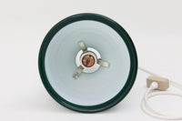 北欧より買い付けた、Holmgaard社製ビンテージランプです。照明部分はデンマークを代表する照明メーカーFog & morup社によって作成されています。Holmgaard社のペンダントライトの中でも人気の「P&T PENDEL」シリーズで内と外側の2層の色味が特徴的です。消灯&点灯時にそれぞれ違った表情を見せてくれる素敵なデザインです。