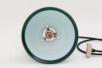 北欧より買い付けた、Holmgaard社製ビンテージランプです。照明部分はデンマークを代表する照明メーカーFog & morup社によって作成されています。Holmgaard社のペンダントライトの中でも人気の「P&T PENDEL」シリーズで内と外側の2層の色味が特徴的です。消灯&点灯時にそれぞれ違った表情を見せてくれる素敵なデザインです。