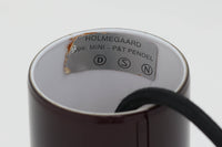 北欧より買い付けた、Holmgaard社製ビンテージランプです。照明部分はデンマークを代表する照明メーカーFog & morup社によって作成されています。Holmgaard社のペンダントライトの中でも人気の「P&T PENDEL」シリーズで内と外側の2層の色味が特徴的です。消灯&点灯時にそれぞれ違った表情を見せてくれる素敵なデザインです。