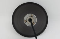 北欧より買い付けた、Holmgaard社製ビンテージランプです。照明部分はデンマークを代表する照明メーカーFog & morup社によって作成されています。Holmgaard社のペンダントライトの中でも人気の「P&T PENDEL」シリーズで内と外側の2層の色味が特徴的です。消灯&点灯時にそれぞれ違った表情を見せてくれる素敵なデザインです。