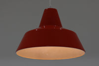 「The work shop lamp」です。Louis Poulsen社の定番ランプ。復刻品はアルミ製ですが、こちらはビンテージ品ならではの琺瑯&エナメルモデル。艶感が魅力的です。