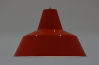「The work shop lamp」です。Louis Poulsen社の定番ランプ。復刻品はアルミ製ですが、こちらはビンテージ品ならではの琺瑯&エナメルモデル。艶感が魅力的です。