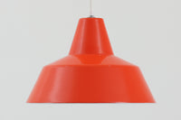 「The work shop lamp」です。Louis Poulsen社の定番ランプ。復刻品はアルミ製ですが、こちらはビンテージ品ならではの琺瑯&エナメルモデル。艶感が魅力的です。