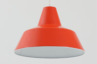「The work shop lamp」です。Louis Poulsen社の定番ランプ。復刻品はアルミ製ですが、こちらはビンテージ品ならではの琺瑯&エナメルモデル。艶感が魅力的です。