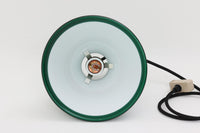 北欧より買い付けた、Holmgaard社製ビンテージランプです。照明部分はデンマークを代表する照明メーカーFog & morup社によって作成されています。Holmgaard社のペンダントライトの中でも人気の「P&T PENDEL」シリーズで内と外側の2層の色味が特徴的です。消灯&点灯時にそれぞれ違った表情を見せてくれる素敵なデザインです。