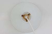 北欧より買い付けた、Holmgaard社製ビンテージランプです。照明部分はデンマークを代表する照明メーカーFog & morup社によって作成されています。Holmgaard社のペンダントライトの中でも人気の「P&T PENDEL」シリーズで内と外側の2層の色味が特徴的です。消灯&点灯時にそれぞれ違った表情を見せてくれる素敵なデザインです。