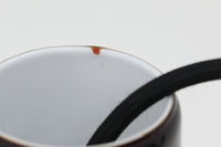 北欧より買い付けた、Holmgaard社製ビンテージランプです。照明部分はデンマークを代表する照明メーカーFog & morup社によって作成されています。Holmgaard社のペンダントライトの中でも人気の「P&T PENDEL」シリーズで内と外側の2層の色味が特徴的です。消灯&点灯時にそれぞれ違った表情を見せてくれる素敵なデザインです。