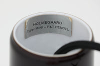 北欧より買い付けた、Holmgaard社製ビンテージランプです。照明部分はデンマークを代表する照明メーカーFog & morup社によって作成されています。Holmgaard社のペンダントライトの中でも人気の「P&T PENDEL」シリーズで内と外側の2層の色味が特徴的です。消灯&点灯時にそれぞれ違った表情を見せてくれる素敵なデザインです。