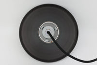 北欧より買い付けた、Holmgaard社製ビンテージランプです。照明部分はデンマークを代表する照明メーカーFog & morup社によって作成されています。Holmgaard社のペンダントライトの中でも人気の「P&T PENDEL」シリーズで内と外側の2層の色味が特徴的です。消灯&点灯時にそれぞれ違った表情を見せてくれる素敵なデザインです。