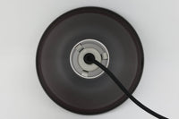 北欧より買い付けた、Holmgaard社製ビンテージランプです。照明部分はデンマークを代表する照明メーカーFog & morup社によって作成されています。Holmgaard社のペンダントライトの中でも人気の「P&T PENDEL」シリーズで内と外側の2層の色味が特徴的です。消灯&点灯時にそれぞれ違った表情を見せてくれる素敵なデザインです。