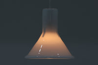 北欧より買い付けた、Holmgaard社製ビンテージランプです。照明部分はデンマークを代表する照明メーカーFog & morup社によって作成されています。Holmgaard社のペンダントライトの中でも人気の「P&T PENDEL」シリーズで内と外側の2層の色味が特徴的です。消灯&点灯時にそれぞれ違った表情を見せてくれる素敵なデザインです。