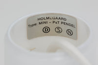 北欧より買い付けた、Holmgaard社製ビンテージランプです。照明部分はデンマークを代表する照明メーカーFog & morup社によって作成されています。Holmgaard社のペンダントライトの中でも人気の「P&T PENDEL」シリーズで内と外側の2層の色味が特徴的です。消灯&点灯時にそれぞれ違った表情を見せてくれる素敵なデザインです。