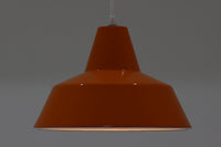 「The work shop lamp」です。Louis Poulsen社の定番ランプ。復刻品はアルミ製ですが、こちらはビンテージ品ならではの琺瑯&エナメルモデル。艶感が魅力的です。