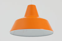 「The work shop lamp」です。Louis Poulsen社の定番ランプ。復刻品はアルミ製ですが、こちらはビンテージ品ならではの琺瑯&エナメルモデル。艶感が魅力的です。