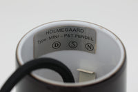 北欧より買い付けた、Holmgaard社製ビンテージランプです。照明部分はデンマークを代表する照明メーカーFog & morup社によって作成されています。Holmgaard社のペンダントライトの中でも人気の「P&T PENDEL」シリーズで内と外側の2層の色味が特徴的です。消灯&点灯時にそれぞれ違った表情を見せてくれる素敵なデザインです。