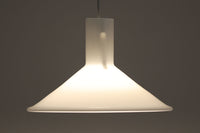 北欧より買い付けた、Holmgaard社製ビンテージランプです。照明部分はデンマークを代表する照明メーカーFog & morup社によって作成されています。Holmgaard社のペンダントライトの中でも人気の「P&T PENDEL」シリーズです。