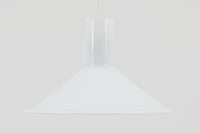 北欧より買い付けた、Holmgaard社製ビンテージランプです。照明部分はデンマークを代表する照明メーカーFog & morup社によって作成されています。Holmgaard社のペンダントライトの中でも人気の「P&T PENDEL」シリーズです。