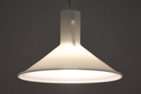 北欧より買い付けた、Holmgaard社製ビンテージランプです。照明部分はデンマークを代表する照明メーカーFog & morup社によって作成されています。Holmgaard社のペンダントライトの中でも人気の「P&T PENDEL」シリーズです。