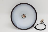 北欧より買い付けた、Holmgaard社製ビンテージランプです。照明部分はデンマークを代表する照明メーカーFog & morup社によって作成されています。Holmgaard社のペンダントライトの中でも人気の「P&T PENDEL」シリーズで内と外側の2層の色味が特徴的です。消灯&点灯時にそれぞれ違った表情を見せてくれる素敵なデザインです。