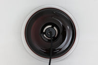 北欧で買い付けたHolmgaard(現Royal Copenhagen)社製のビンテージランプです。照明部分は、デンマークを代表する照明メーカーであるFog & morup社によって製造されました。1979年に発表された「Sonate」シリーズの一つで、通常はブラックですが、点灯時には深いパープルに変化し、当時のカタログでは「茄子色」として紹介されています。