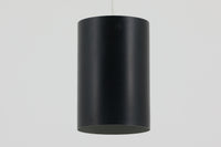 北欧より買い付けたペンダントランプです。シンプルな筒状の形状でお部屋を問わずご使用いただけます。Eila & John meilingデザインによる物です。