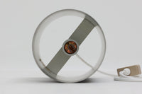 北欧より買い付けたペンダントランプです。シンプルな筒状の形状でお部屋を問わずご使用いただけます。Eila & John meilingデザインによる物です。