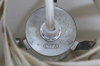 Louis Weisdorfによってデザインされた「Turbo」です。現在、GUBI社によって復刻されていますが、こちらはLyfa社製造のオリジナルモデルとなります。重なり合うアルミから漏れ出す光は、柔らかく温かみのある印象を与えてくれます。また、日本の和紙をモデルにデザインされたと言われており、日本の家屋にもよく調和するデザインです。