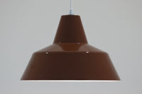 「The work shop lamp」です。Louis Poulsen社の定番ランプ。復刻品はアルミ製ですが、こちらはビンテージ品ならではの琺瑯&エナメルモデル。艶感が魅力的です。