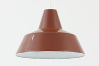 「The work shop lamp」です。Louis Poulsen社の定番ランプ。復刻品はアルミ製ですが、こちらはビンテージ品ならではの琺瑯&エナメルモデル。艶感が魅力的です。