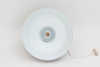 「The work shop lamp」です。Louis Poulsen社の定番ランプ。復刻品はアルミ製ですが、こちらはビンテージ品ならではの琺瑯&エナメルモデル。艶感が魅力的です。