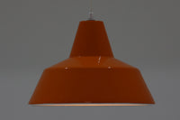 「The work shop lamp」です。Louis Poulsen社の定番ランプ。復刻品はアルミ製ですが、こちらはビンテージ品ならではの琺瑯&エナメルモデル。艶感が魅力的です。