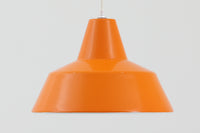 「The work shop lamp」です。Louis Poulsen社の定番ランプ。復刻品はアルミ製ですが、こちらはビンテージ品ならではの琺瑯&エナメルモデル。艶感が魅力的です。