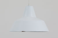 「The work shop lamp」です。Louis Poulsen社の定番ランプ。復刻品はアルミ製ですが、こちらはビンテージ品ならではの琺瑯&エナメルモデル。艶感が魅力的です。
