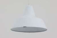 「The work shop lamp」です。Louis Poulsen社の定番ランプ。復刻品はアルミ製ですが、こちらはビンテージ品ならではの琺瑯&エナメルモデル。艶感が魅力的です。