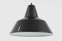 「The work shop lamp」です。Louis Poulsen社の定番ランプ。復刻品はアルミ製ですが、こちらはビンテージ品ならではの琺瑯&エナメルモデル。艶感が魅力的です。