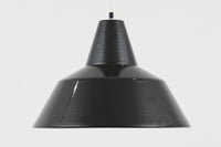 「The work shop lamp」です。Louis Poulsen社の定番ランプ。復刻品はアルミ製ですが、こちらはビンテージ品ならではの琺瑯&エナメルモデル。艶感が魅力的です。