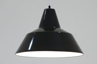 「The work shop lamp」です。Louis Poulsen社の定番ランプ。復刻品はアルミ製ですが、こちらはビンテージ品ならではの琺瑯&エナメルモデル。艶感が魅力的です。