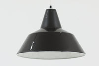 「The work shop lamp」です。Louis Poulsen社の定番ランプ。復刻品はアルミ製ですが、こちらはビンテージ品ならではの琺瑯&エナメルモデル。艶感が魅力的です。