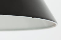 「The work shop lamp」です。Louis Poulsen社の定番ランプ。復刻品はアルミ製ですが、こちらはビンテージ品ならではの琺瑯&エナメルモデル。艶感が魅力的です。