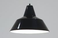 「The work shop lamp」です。Louis Poulsen社の定番ランプ。復刻品はアルミ製ですが、こちらはビンテージ品ならではの琺瑯&エナメルモデル。艶感が魅力的です。