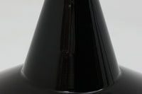 「The work shop lamp」です。Louis Poulsen社の定番ランプ。復刻品はアルミ製ですが、こちらはビンテージ品ならではの琺瑯&エナメルモデル。艶感が魅力的です。