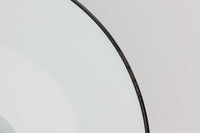 「The work shop lamp」です。Louis Poulsen社の定番ランプ。復刻品はアルミ製ですが、こちらはビンテージ品ならではの琺瑯&エナメルモデル。艶感が魅力的です。