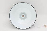 「The work shop lamp」です。Louis Poulsen社の定番ランプ。復刻品はアルミ製ですが、こちらはビンテージ品ならではの琺瑯&エナメルモデル。艶感が魅力的です。