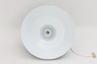 「The work shop lamp」です。Louis Poulsen社の定番ランプ。復刻品はアルミ製ですが、こちらはビンテージ品ならではの琺瑯&エナメルモデル。艶感が魅力的です。