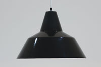 「The work shop lamp」です。Louis Poulsen社の定番ランプ。復刻品はアルミ製ですが、こちらはビンテージ品ならではの琺瑯&エナメルモデル。艶感が魅力的です。